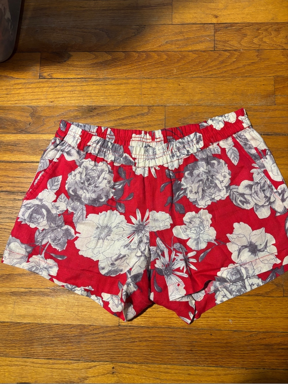 Kut from the Kloth Red Floral linen Elastic Waist Shorts